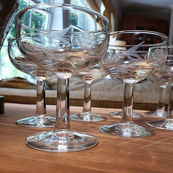 Set of 8 Vintage Etched Floral Champagne Coupe Glasses – Elegant Stemware 4.25" - Picture 3 of 12